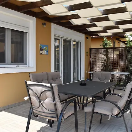 The Sea Stars, Front House *